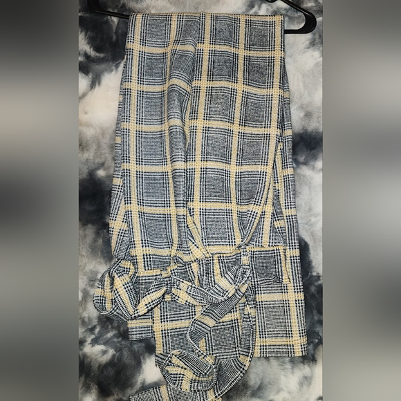 Woman's  Plaid Pants - Black and Yelliw And Cream. - Picture 4 of 4